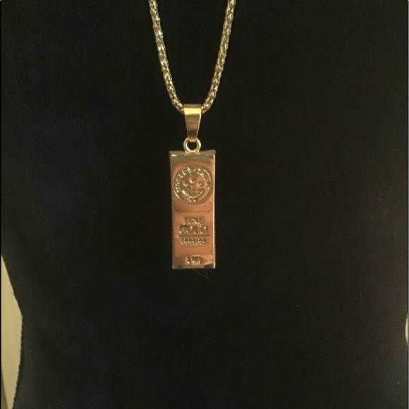 Gold tone heavy cartouche pendant necklace - Picture 2 of 2